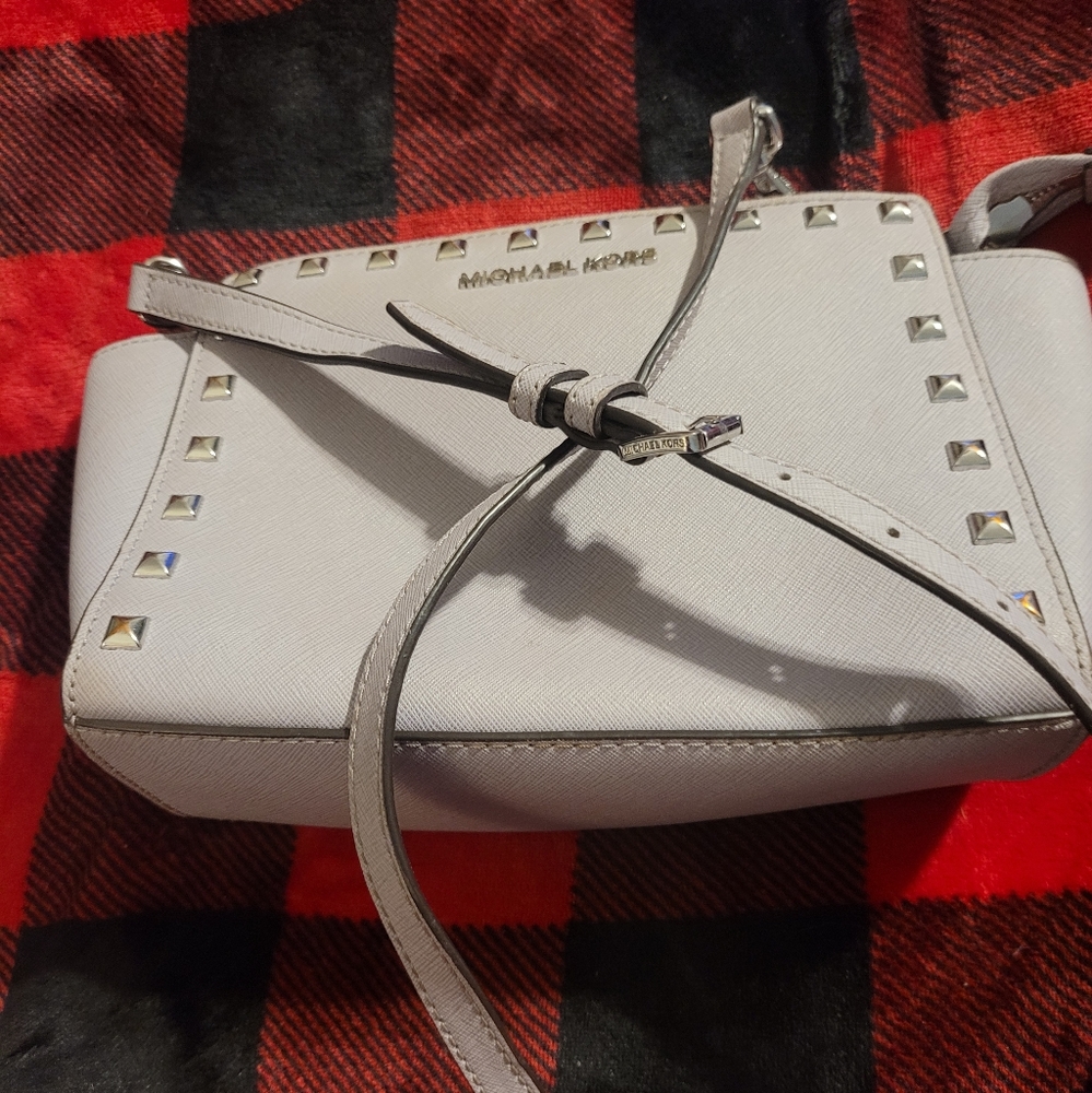 Micheal Kors medium crossbody lilac